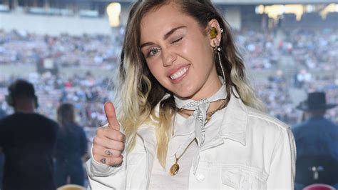 Miley Cyrus Instagram Fehde Mit Dolce And Gabbana Designern