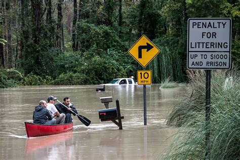 South Carolina Flooding 11 Killed After 2ft Of Rain Falls In Three