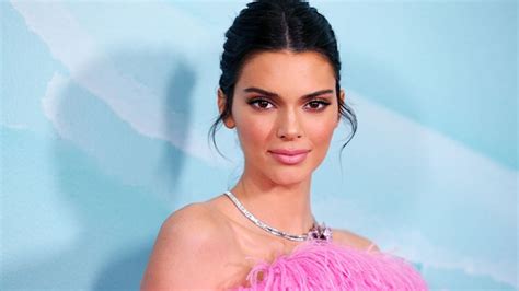 Kendall Jenner Swears By Drinking 12 Cups Of Tea A Day For Her Body Hello