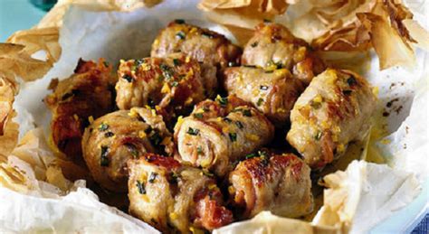 1) spalmate 80 g gorgonzola dolce su 8 fette di pan carré. Involtini con mortadella, la ricetta gustosa | Ultime ...