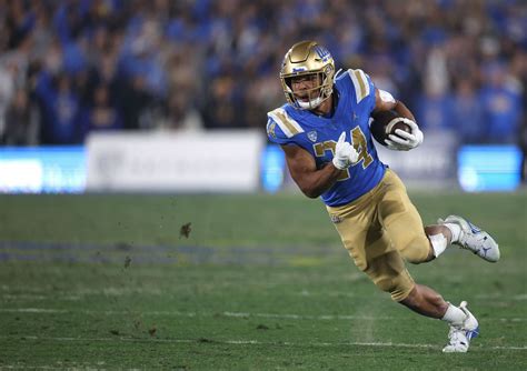 Zach Charbonnet Fantasy Outlook: Is Seahawks RB a good pick in 2023? width=