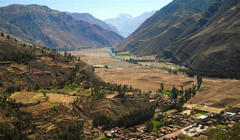 Machu Picchu And Sacred Valley