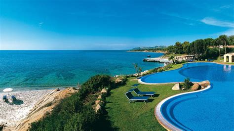 Standard, deluxe, junior suites, prestige.for those who want to live a 'more intimate atmosphere, offers 8 independent villas, and 8cottages, each one with 2 junior suites (3 interconnecting).sleeping in a villa or in a cottage is to choose a space reserved. Is Morus Relais in Pula, Sardinia