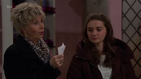 Gabby thomas was born in in december 7, 1996. 336 Gabby Thomas (19.12.17) - YouTube
