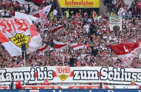 Borussia dortmund rutscht derweil in eine krise: VfB Stuttgart gegen BVB: Fans machen Randale, Polizisten ...