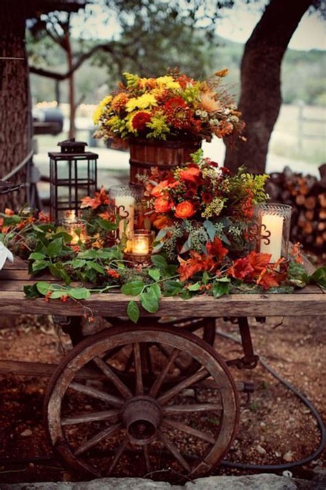 Rustic Wagon With Fall Arrangements Lantern and Candles. | Осенние ...