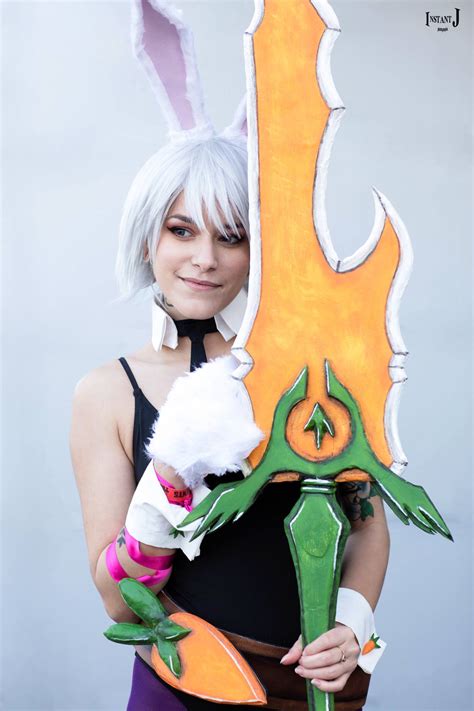 Battle Bunny Riven From League Of The Art Of Cosplay