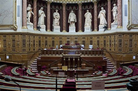 French Senate Unanimously Passes Law Guaranteeing Consumers Free
