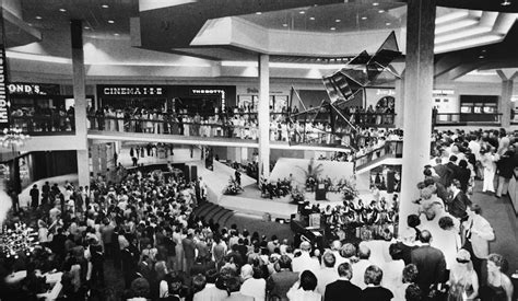 Plus restaurants like red robin, charley's philly steak, taco bell, and kobe japan. Cleveland Centennial: Randall Park Mall (op-ed)
