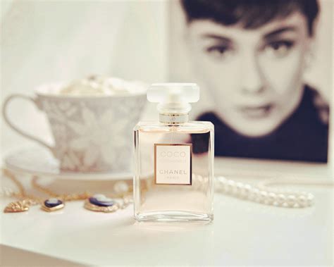 Chanel Coco Brand Perfume Wallpaper 1280x1024 Download