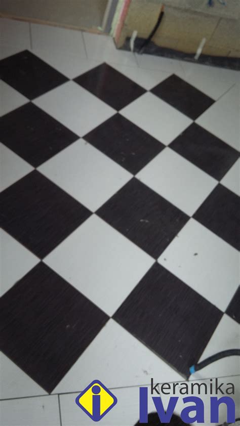 Crno‑bele slike su zapravo fotografije koje predstavljaju snimak u tonovima sive skale u rasponu od crnog do belog. Slike: Crno Bele Slike Za Zid Prodaja