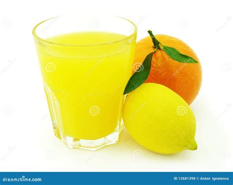 Jugo Con El Limón Y La Naranja Foto De Archivo Imagen De Limpio