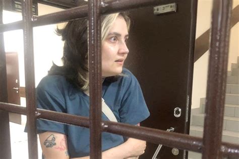 На задержанную журналистку составили протокол о неповиновении требованиям полиции Газетаru