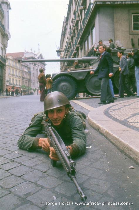 From wikimedia commons, the free media repository. 25 de Abril, a ''Revolução dos Cravos'' (com imagens) | 25 ...
