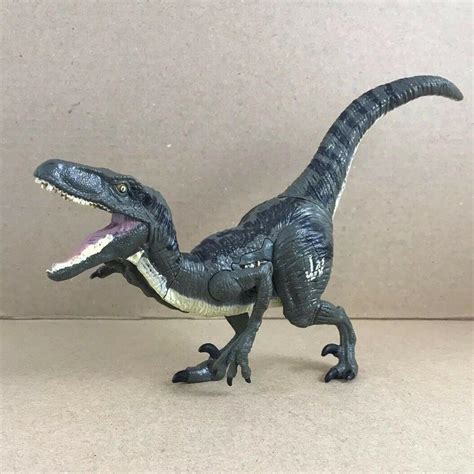 Jurassic World Velociraptor Raptor Dinosaur Action Figure Growler 9” Length 1990121589