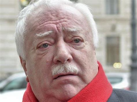 Die ehemalige vorsitzende muss alle unterlagen, die den verein betreffen, an den nachfolgenden vorstand herausgeben. Rufe nach Häupl-Rücktritt in der Wiener SPÖ werden lauter ...