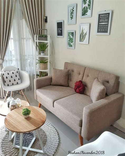 ruang tamu kecil sederhana minimalis  single sofa deko ruang