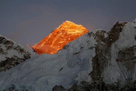 Heres How Climbers Are Ruining Mount Everest Readers Digest