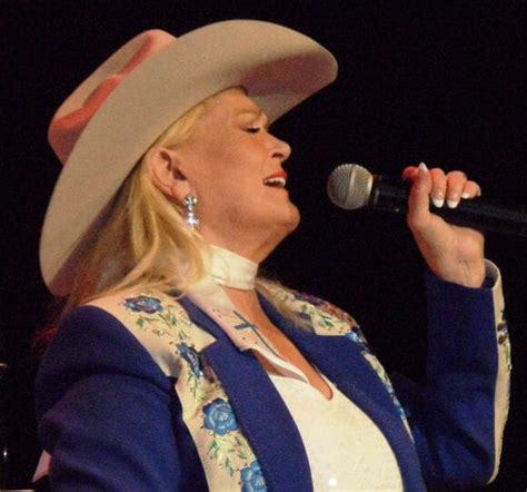 RIP Lynn Anderson: Award-Winning Country Music Singer Dies at 67 | Pop ...