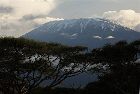 Jest najwyższą górą afryki i jednym z najwyższych kilimandżaro wśród nizin było czymś niezwykłym dla tamtejszych mieszkańców. Słowo jak Kilimandżaro - dla Jolanty Szymanek-Deresz ...