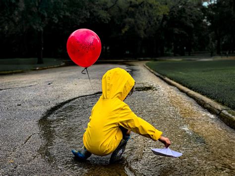 Little Georgie Halloween Dance Yellow Raincoat Red Balloon