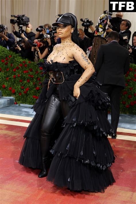 Nicki Minaj Displays Her Huge Boobs At The 2022 Met Gala In NYC 78