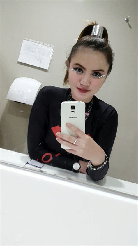 Pin By Tanya Go On Me Mirror Selfie Selfie Mirror