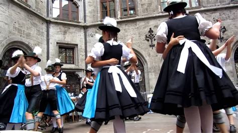 Schuhplattler Bavarian Folk Dance In Munich Youtube