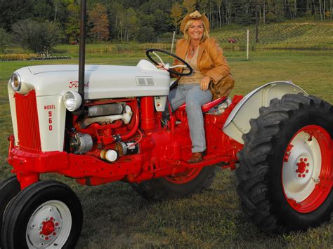 Fun Musings Of An Everyday Woman Tractors Vintage Tractors Tractor Decor