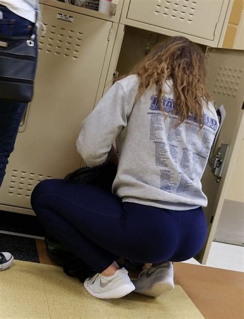 Highschool Teen With Bubble Butt In Sexy Tight Pants Candid Teens Creepshots Candid Voyeur