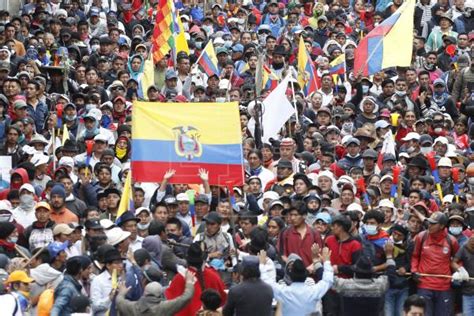 Ecuador Comienza La Multitudinaria Marcha De Protesta Indígena Hacia
