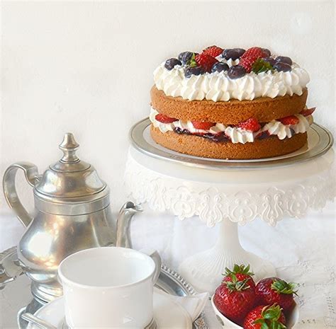 Dolci a go go: Victoria sponge cake---Happy and birthday ...