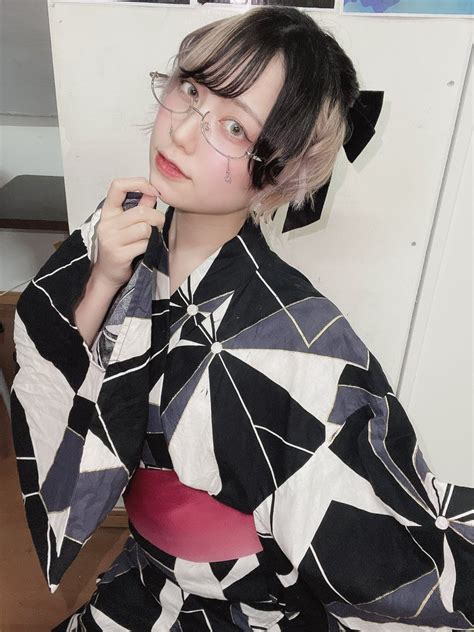 のぐ👓·̩͙ on twitter rt shingeki kotono ̗̀🤍🖤 ̖́ メガかわいい