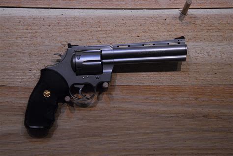 Colt Anaconda 44 Magnum Revolver 8