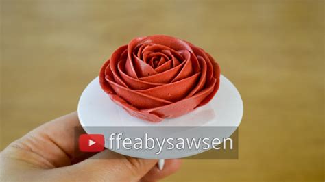 How To Pipe The Perfect Buttercream Roses Buttercream Rose Flower