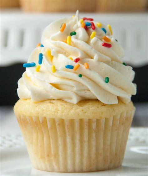 Easy Vanilla Cupcake Recipe No Mixer Needed