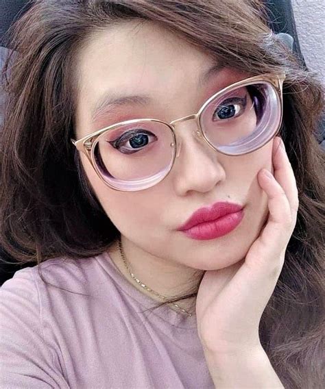 Pin By Chickyan Chao On A Girls With Glasses Glasses Fashion Beauty