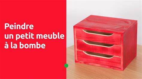 Disponible en bombe de couleur noir et blanche. Peindre un petit meuble à la bombe aérosol - YouTube