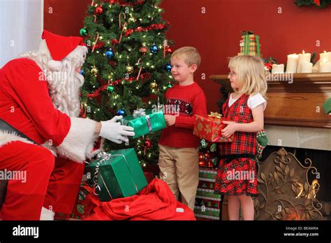 Santa Claus And Children Hi Res Stock Photography And Images Alamy