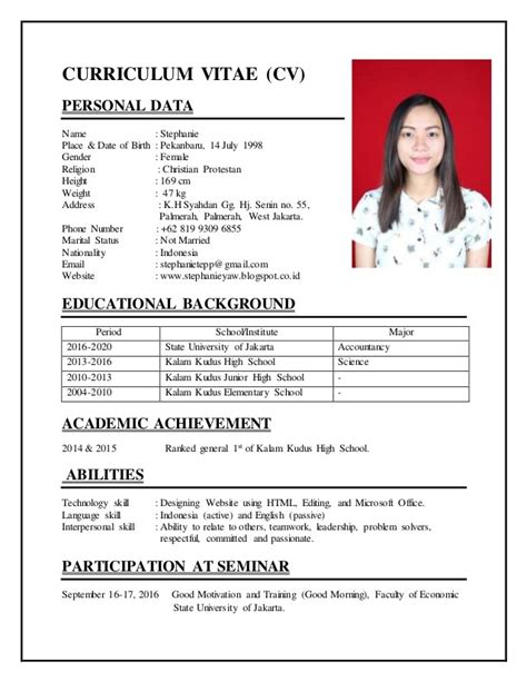Simple resume format for freshers in ms word in 2020. 10+ Contoh CV Lamaran Kerja yang Baik & Menarik HRD [+File ...