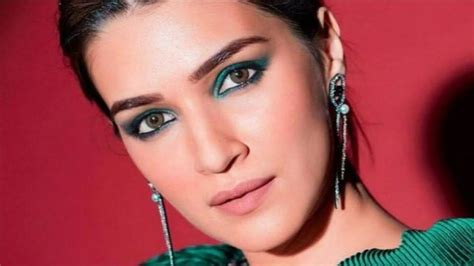 Take Inspiration From Kriti Sanon Beautiful And Iconic Eye Makeup Looks Eye Makeup Tips कलर्ड