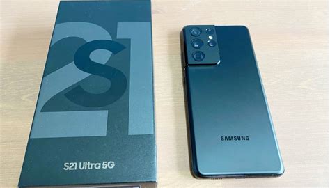 S21 ultra 的实体按键同样只有放在右侧稍高的电源键和音量键，机顶有着两个小孔，是收音麦克风。 机底对应的位置也有一个麦克风，而 sim 卡槽也就在旁边。 s21 ultra 是首款可以在全部相机上进行 4k/60p 视频的三星手机，是便利使用者随时改变焦段，尤其是广角转到超广角时，是更实用的。 快速開箱｜三星新機『 S21 Ultra 5G 』全新盒裝搶先看 裡面有哪些配件呢？ - 電獺少女
