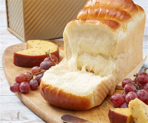 This hokkaido milk toast (北海道牛奶麵包) is very soft and fluffy and can be kept soft for more days. Tangzhong Milk Bread - Cookidoo® - the official Thermomix ...
