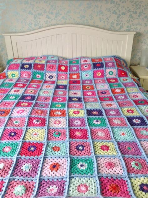 Crochet Daisy Granny Square Bedspread
