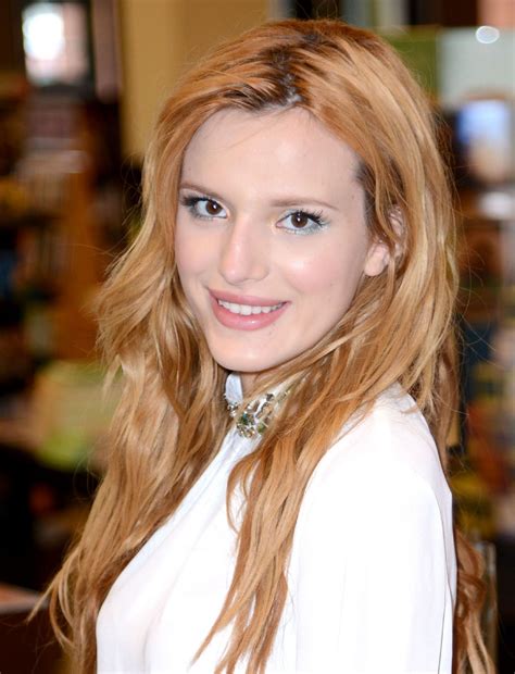 Bella Thorne At Seventeen Magazine Signing At Barnes And Noble In San