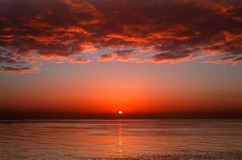 วิวทะเลเงา ทะเล ดวงอาทิตย์ พระอาทิตย์ตก สีแดง สีเลือด วอลล์เป