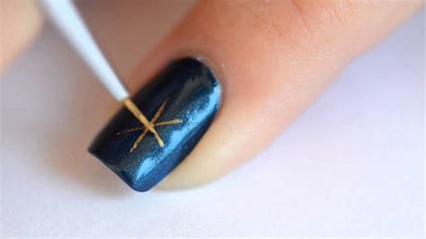 Aujourd'hui, pour changer, et surtout pour apprendre à faire du nail art, je vais donc vous présenter un tuto vidéo pour peindre de petites moustaches sur vos ongles. Tuto Nail art de Noël ♡Flocons de neige - YouTube