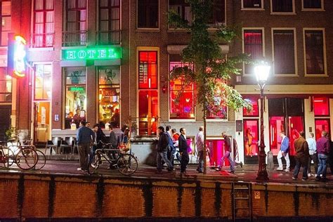 amsterdam red light district 1 5 hour walking tour with local guide