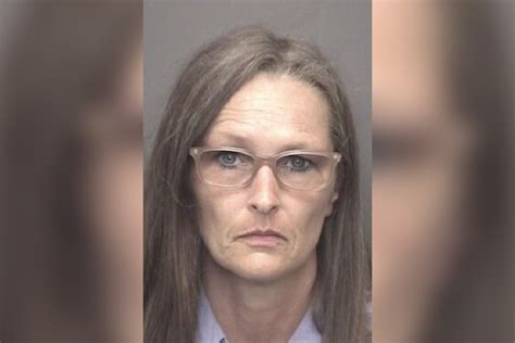 Elizabeth Fox [Profiles] • Instagram, Twitter, TikTok | Foller