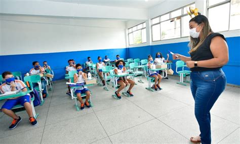 Alunos De Mais Oito Escolas De Nova Iguaçu Voltam às Salas De Aula